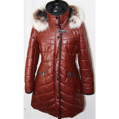 MANTEAU DE CUIR ROUGE BRIQUE AVEC CAPUCHON GARNI DE RENARD