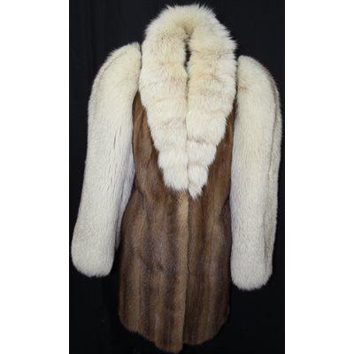 3 / 4 DEMI-BUFF MINK WITH LYNX DYED FOX TRIM