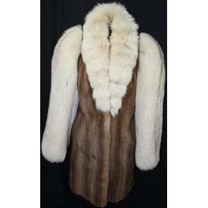 3 / 4 DEMI-BUFF MINK WITH LYNX DYED FOX TRIM