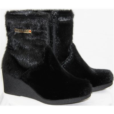 SHORT BLACK SEAL BOOTS WITH HEEL