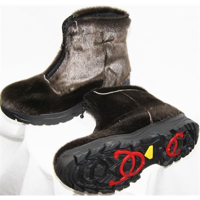 TOBACCO SEAL BOOTS WITH TRACTION